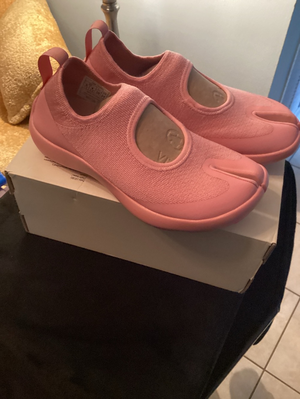 Women’s Pink Slip-On Tabi Athletic Shoes